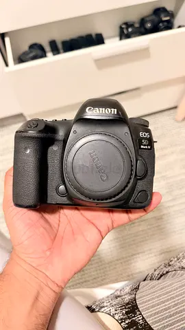 Canon EOS 5D Mark IV Body Only - Good Condition 2 batteries. With 2 lens.  85mm 1.8.  24-105 is i