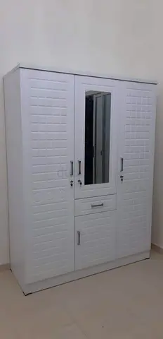 White 3-Door Wardrobe with Mirror and Lockable Compartments