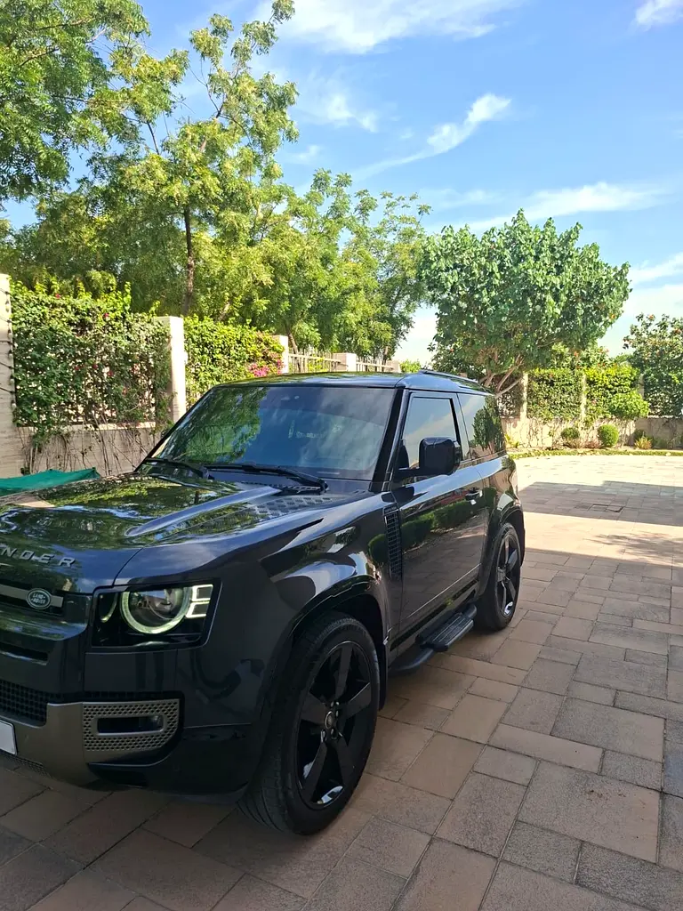 Land Rover Defender 2025 — photo 1 of 11