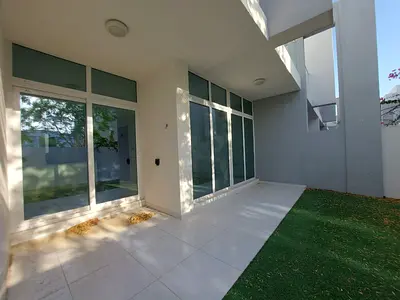 Unfurnished / Mid Unit / Landscaped