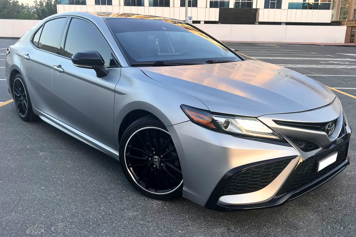 Toyota Camry 2021 — photo 1 of 16
