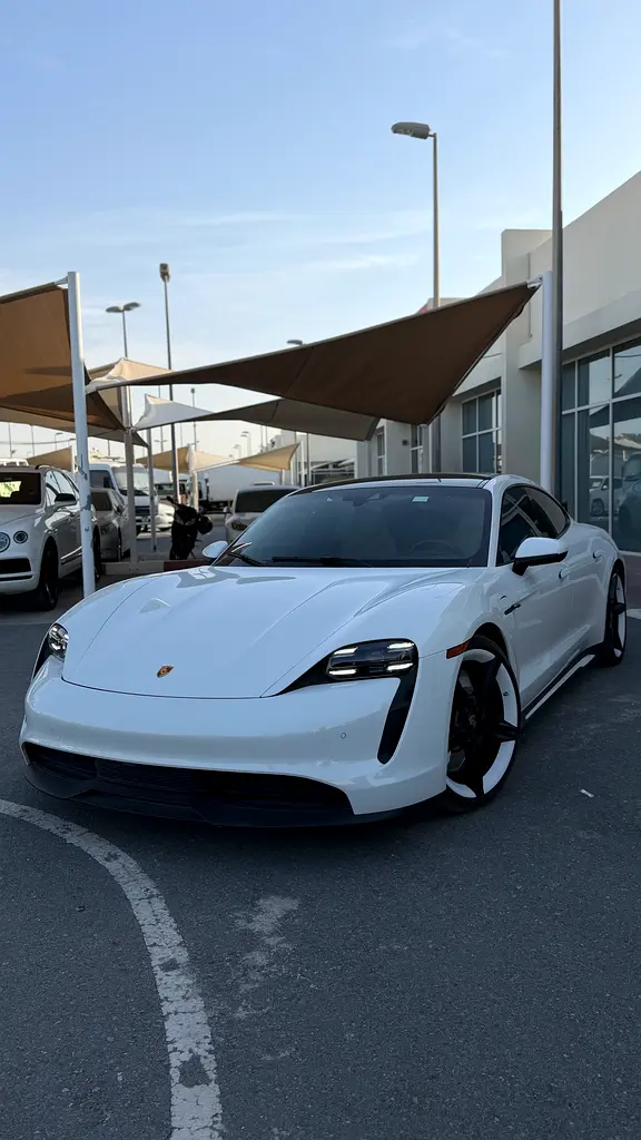 Porsche Taycan 2021 — photo 1 of 15