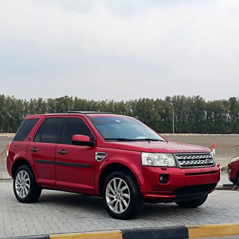 Land Rover LR2 2012 — photo 1 of 17