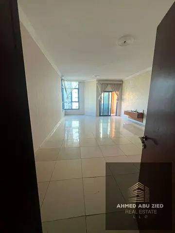 اجمل وارقي-3 غرف بالراشديه للايجار السنوي بمساحه كبيره-تتكون من4 حمامات-غرفه خدمه-غرفه غسيل-2بلكونه-اطلاله مفتوحه-صيانات مجانيه-السعر فرصه لن تتكرر-