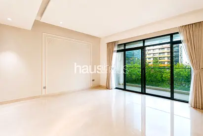 Vacant on Transfer | Upgraded | Bright Apartment