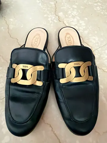 Authentic 100% TOD’S black leather chain loafers / mules