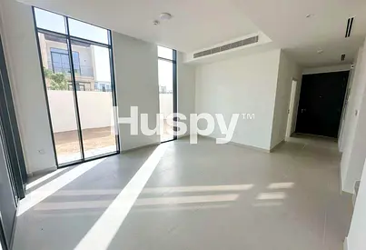 Vacant Soon l Unfurnished l Corner Plot