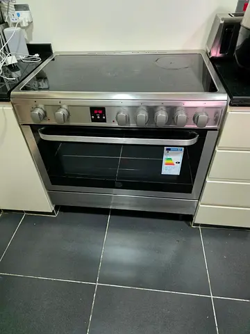Stainless Steel 5 Electric Hob with Oven - Good Condition