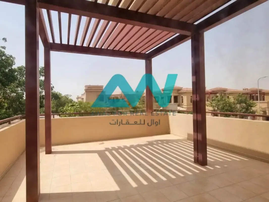 Prestigious Suburban Living | Lush Neighbour Views