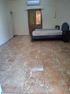 Large room with separate bathroom for Executive near old Lulu