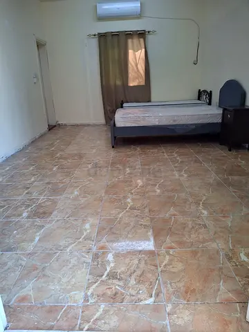 Large room with separate bathroom for Executive near old Lulu