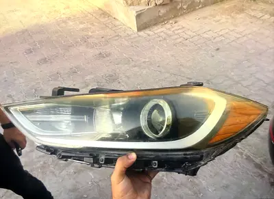 Hyundai Elantra 2017 left front light