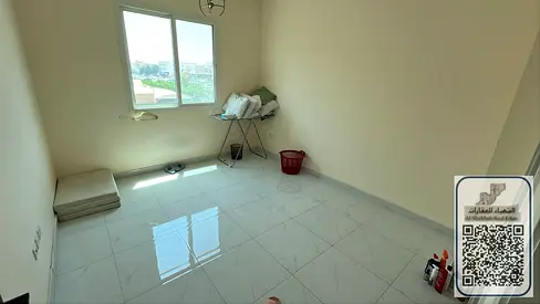 🔥 شقة للإيجار السنوي في الروضة2 – عجمان 🔥  فرصة مميزة للسكن في منطقة حيوية وهادئة، شقة بمساحة مناسبة وتشطيب جيد، قريبة من جميع الخدمات والمرافق