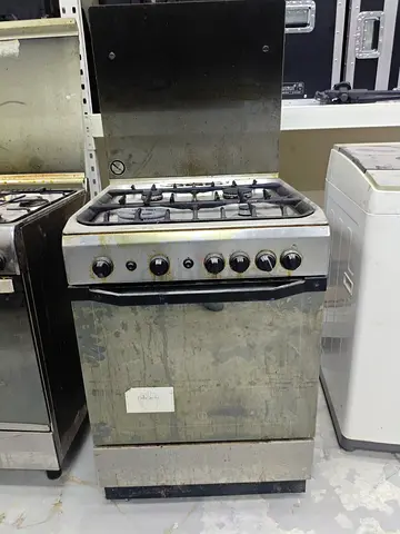 Cooker with oven