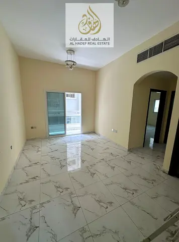 ايجارسنوي عجمان الجرف2 جنب المدرسة وودلم الامريكية ومن المدرسة كوزموبوليتان الدولية الهندية مدرسه الوطنة البنايه عائلات غرفه وصاله بلكونه 2 حمام تكيف