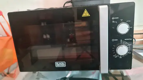 Black  Decker Compact Microwave Oven - Good Working Condition