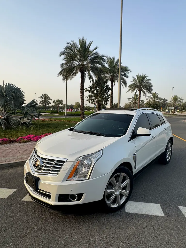 Cadillac SRX 2015 — photo 1 of 10