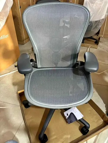 Model Remastered V2 Herman Miller Aeron Graphite Chair Size B Fully Adjustable