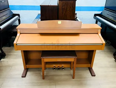 Yamaha CLP 330 Cherry Wood