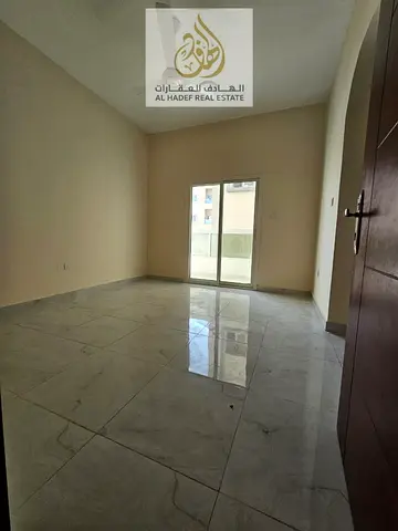 تلت غرف وصاله 2 حمام مع بلكونه فى العاليه على شارع محمد بن زايد
