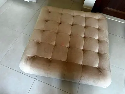 Elegant Tufted Ottoman / Coffee Table Bench – Excellent Condition – AED 400