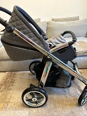 Branded Stroller coming with  bassinet+moms bag