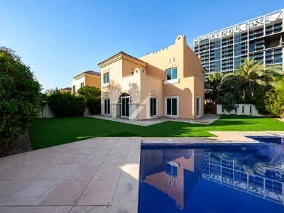 Luxury Corner Villa|Huge Plot|Prime Golf Community