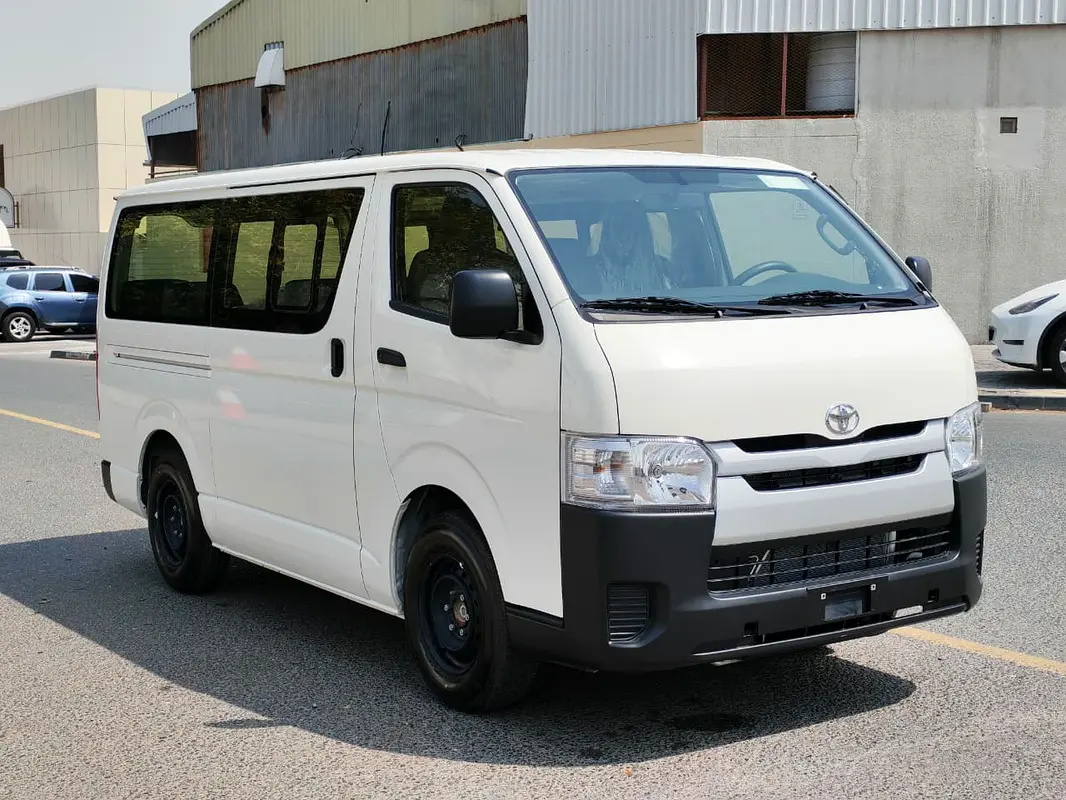 Toyota Hiace 2026 — photo 1 of 20