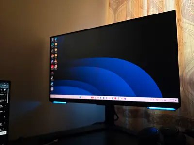 28-inch LED Monitor - Samsung odyssey g7 28 inch