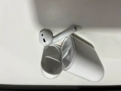 Used wireless earbud (single) with charging case - White