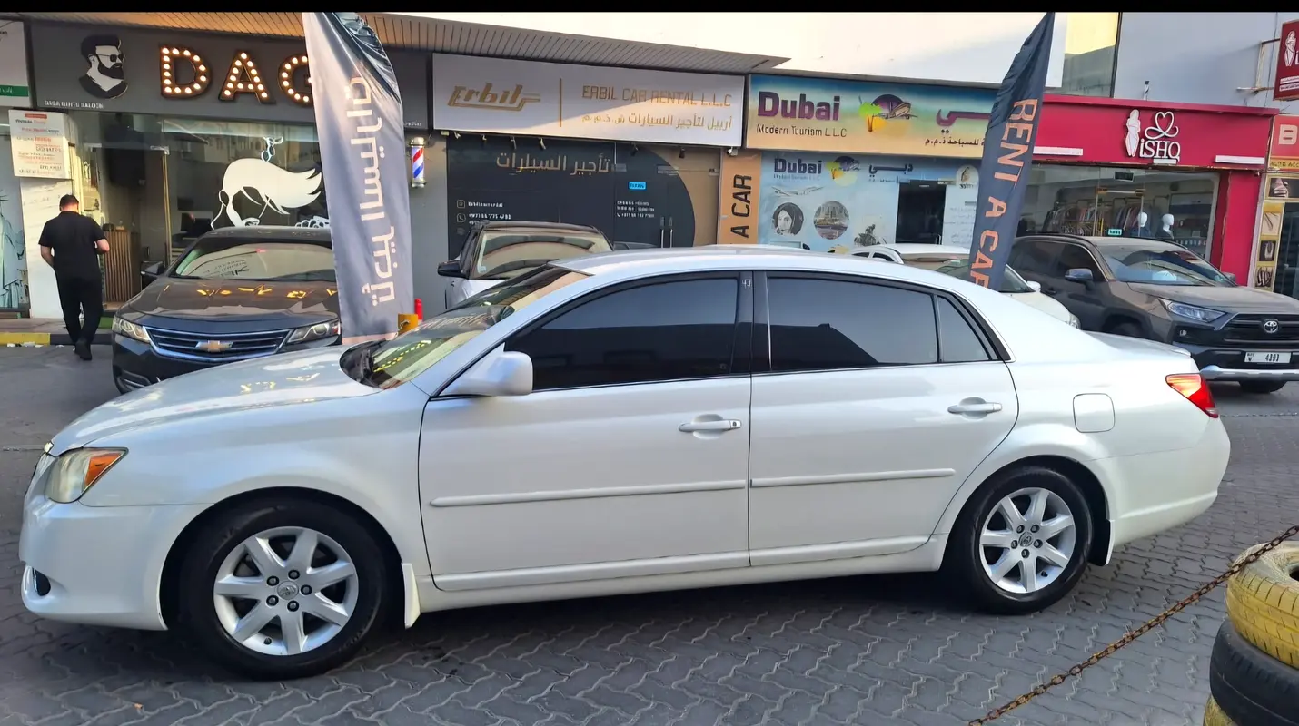 Toyota Avalon 2010 — photo 1 of 1