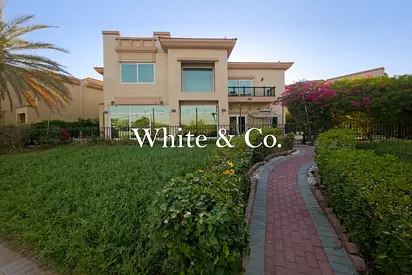 Lake Facing 4BR Villa | Prime Plot | VOT