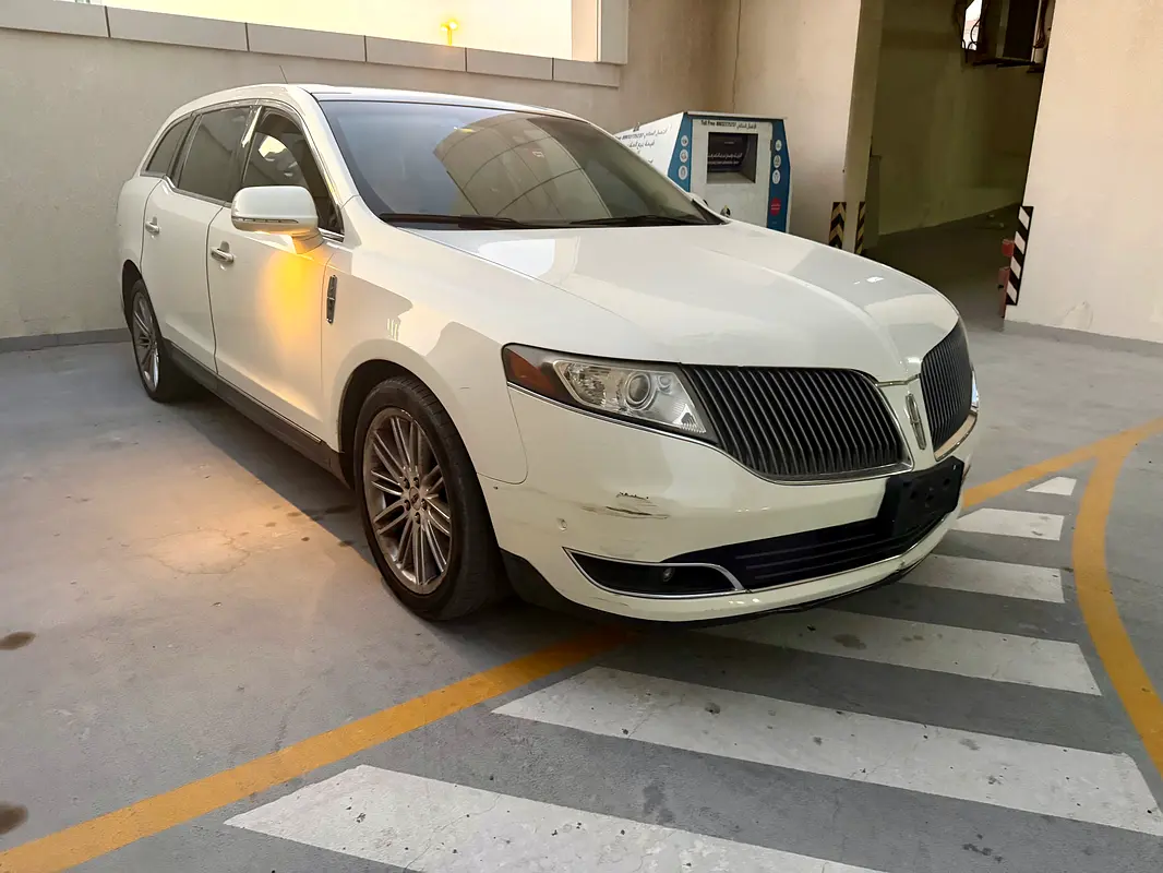 Lincoln MKT 2013 — photo 1 of 11
