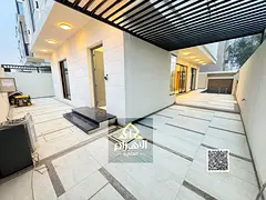 Swimming pool, rooftop terrace, electricity, water, and air conditioning. A very luxurious villa wit