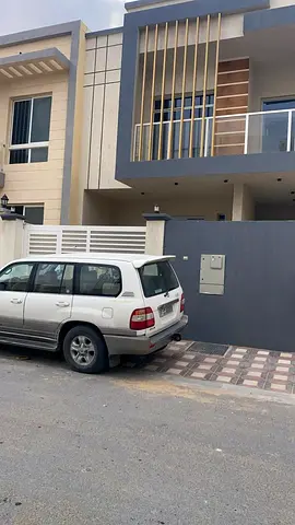 فيلا تاون هاوس فسيحة للبيع في الزاهية