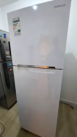 Samsung White Top-Freezer Refrigerator
