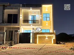 Three-story villa at a bargain price, including registration and ownership fees, on the main street,