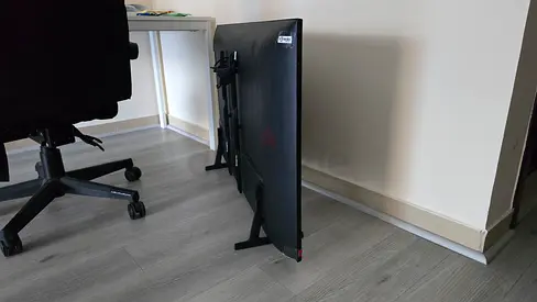 Samsung Crustal UHD DU7000 (stand not included) - excellent condition, screen wrap still on.