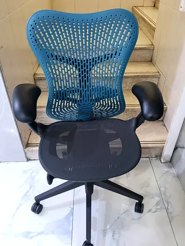 Selling herman miller mirra 2 chair.good condition only little use
