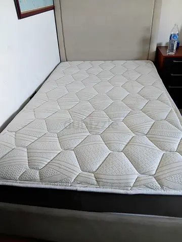 Single/Single-Size Mattress in Good Condition —200×120cm (approx.)