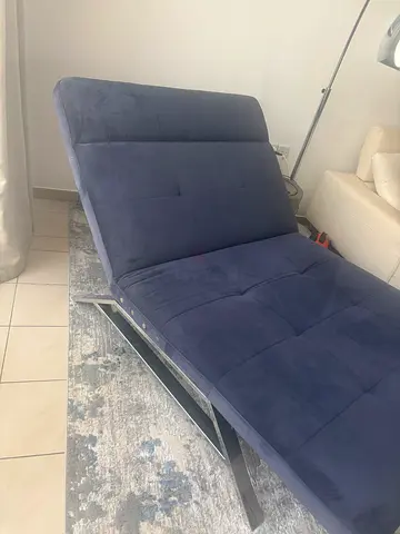 Modern Electric Reclining Chaise Lounge – Velvet Blue – Excellent Condition

Elegant and comfortable