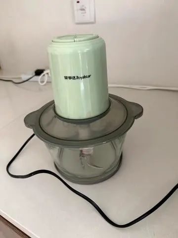 Small Electric Food Chopper / Mini Processor - Works Well
