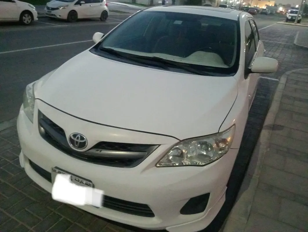 Toyota Corolla 2013 — photo 1 of 7