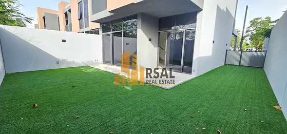 Distress Deal ● 3 BR End Corner ● Just in 125k