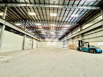 Fitted AC | 8 Mtrs | 100Kw Power | Open Layout
