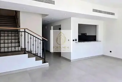 Spacious 5BR Townhouse | Ideal Family Community