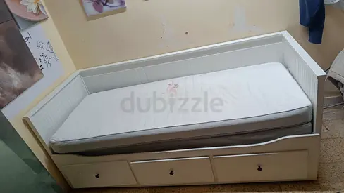White wooden daybed with under-drawers and mattress (single) - good condition