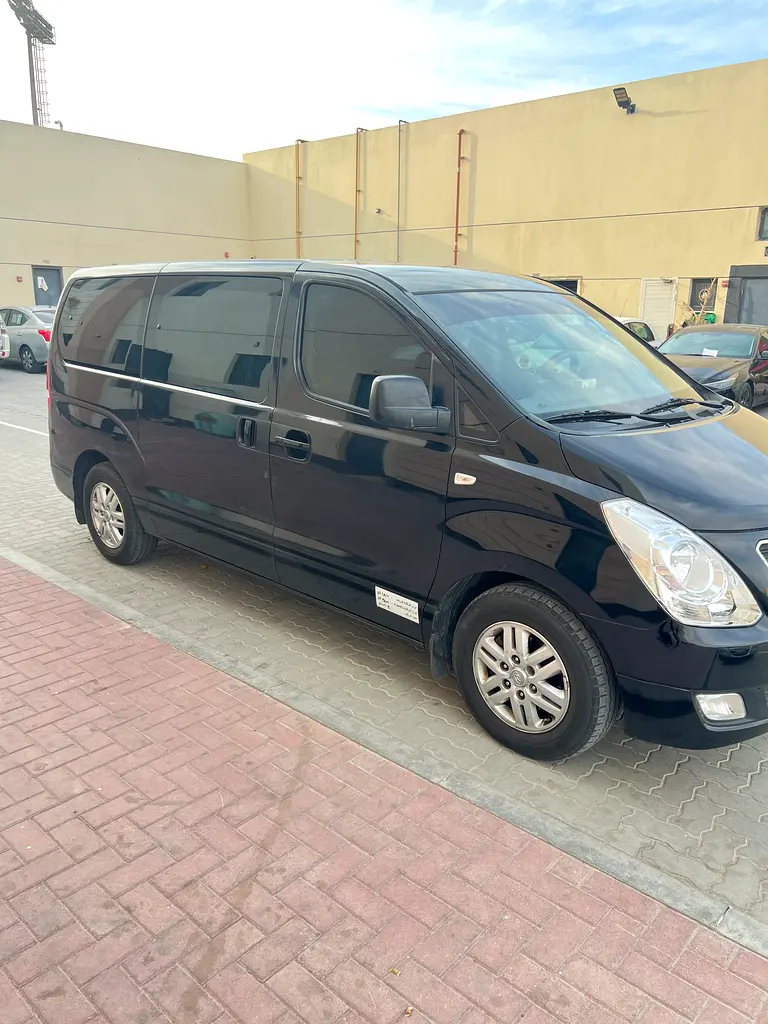 Hyundai Grand Starex 2017 — photo 1 of 3