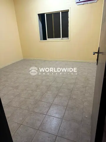 فرصة ذهبية لمخيم عمال على الطريق الرئيسي || غرفة مزدوجة على الطريق الرئيسي، المساحة الإجمالية: 250 قدم مربع || الإيجار: 480,000 درهم إماراتي سنوياً