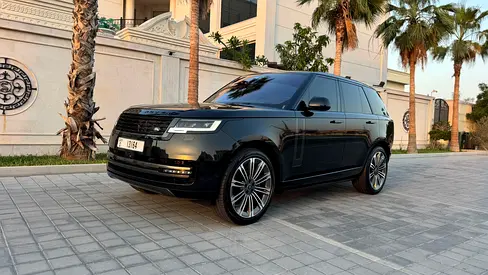 Range Rover Vogue HSE V8 GCC Specs - under warranty in excellent condition.